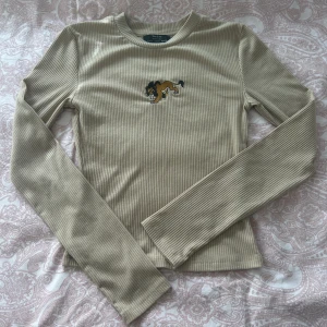 Långärmad tröja - Jättesöt långärmad tröja från bershka i storlek s 🩷