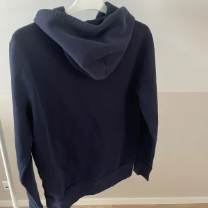 POLO Ralph Lauren Hoodie - POLO Ralph Lauren Storlek 170 men funkar även som S. Plagget är i väldigt bra skick. Priset kan diskuteras för snabbare affärer.