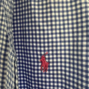 Ralph lauren skjorta  - Ralph lauren skjorta i mycket bra skick. Använd fåtal gånger. Billigare vid snabbt köp.