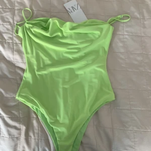 Topp, body - Zara NYA plagg strl S Pris 100kr/ st