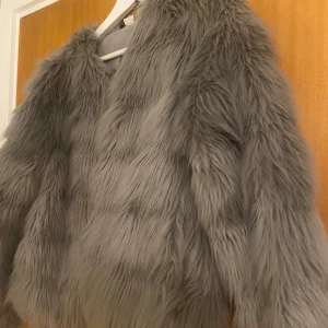 Fake fure jacka - Storlek medium gott skick, fake fure