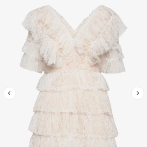 By Malina klänning - Säljer min By Malina klänning.💕 10/10 i skick. Nypris 2800kr. Köparen står för frakten!💕