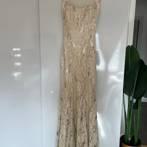 Bal/fest klänning - Använd en gång ett par timmar