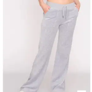 Säljer även mina gråa juciy byxor i storlek xxs har tyvärr ingen bild på de men kan skicka om ni vill ha💕