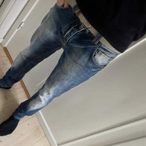 Säljer nu mina Limited Edition PHILIPP Plein jeans då de inte längre kommer till användning. De är i 10/10 skick och har inga tecken på användning. Storlek:33 Nypris: ca 5000 kr Mitt pris: 999 Priset är inte hugget i sten 