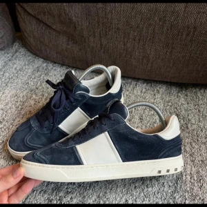 Valentino flycrews  - Valentino fly crew. Bra skick ca 8/10!