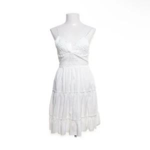 Sommarklänning  - Säljer min fina sommarkläning då den blivit för liten för mig💕Köpte för ett tag sedan💐