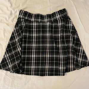 Rutig kjol - Rutig kjol, sparsamt använd