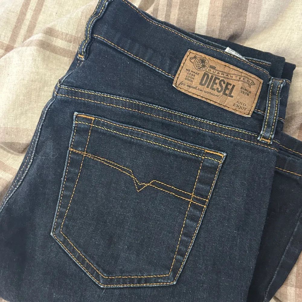 Säljer dessa snygga Levis jeans i storlek 27/32. Raka jeans. Jeans & Byxor.