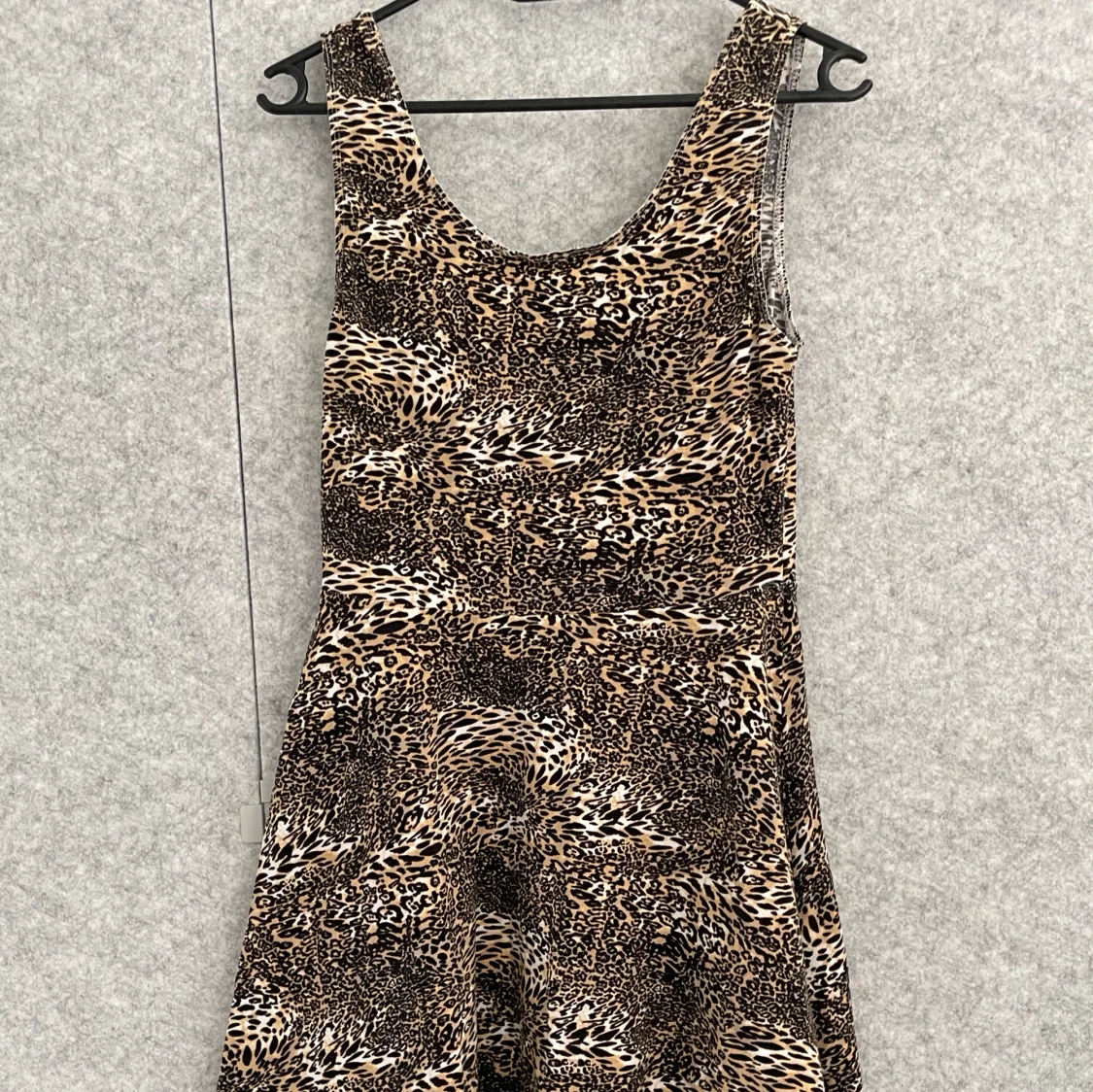 Leopard mönstrad klänning