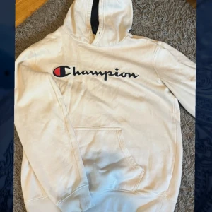 hoodie  - säljer då den ej kommer till användning, fint skick! 