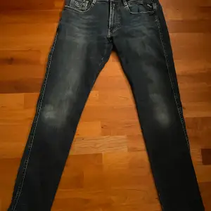 Säljer ett par snygga Replay jeans för 399kr. Modell: hyperflex, skick: 9/10