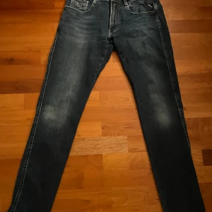 Replay hyperflex jeans  - Säljer ett par snygga Replay jeans för 399kr. Modell: hyperflex, skick: 9/10