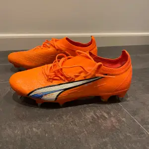 Hej! Jag säljer nu mina Puma Ultra Ultimate då jag inte använder dem. Jag har använt dem 3 gånger så dem är i nyskick😊 Nypris cirka 2500kr. 