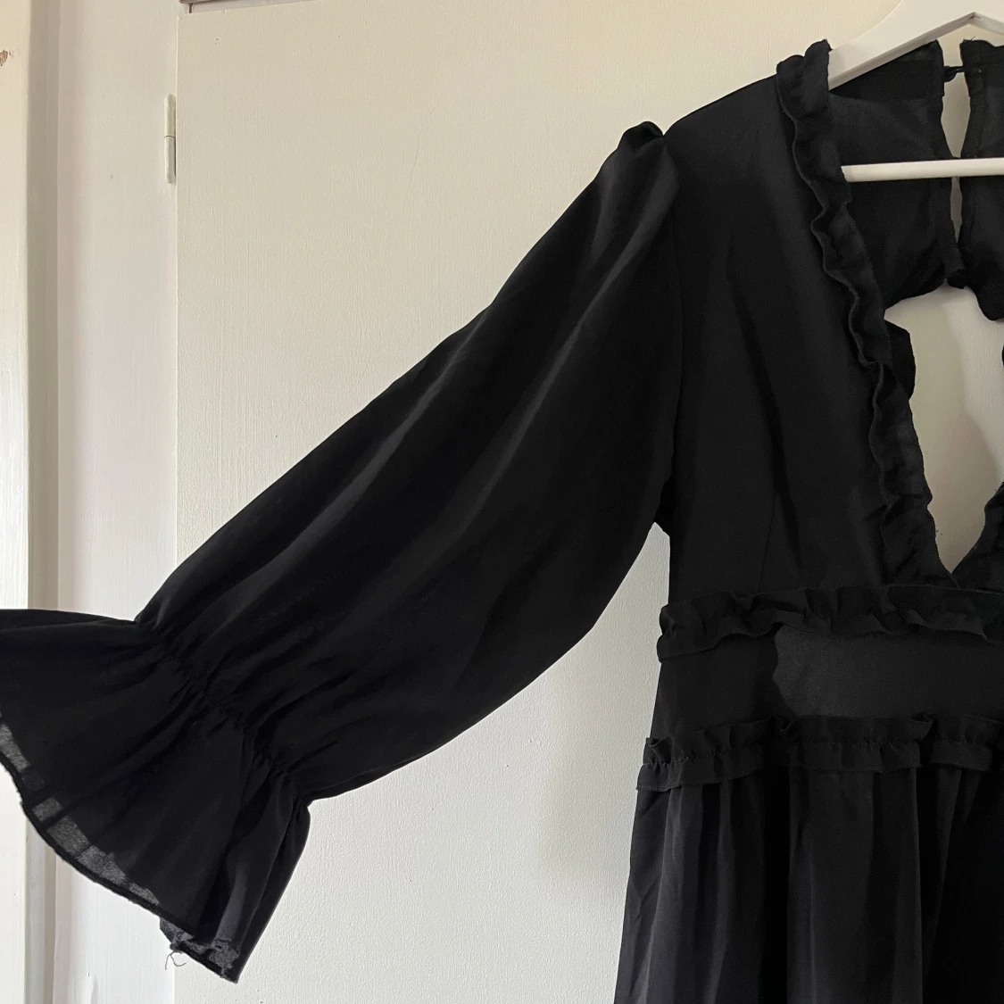 Klänning med öppen rygg 🖤 - 90