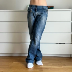 Dolce & Gabbana Jeans - Snygga raka jeans från Dolce & Gabbana!