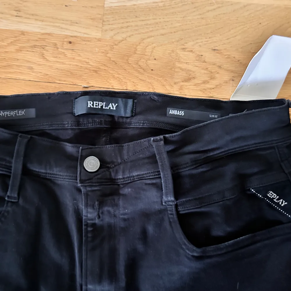 Replay ambassad hyperflex i färgen svart, aldrig använda ändast testat de, 10/10, vid mer frågor eller funderingar är det bara att höra av sig🎇🎆🙏🏻. Jeans & Byxor.