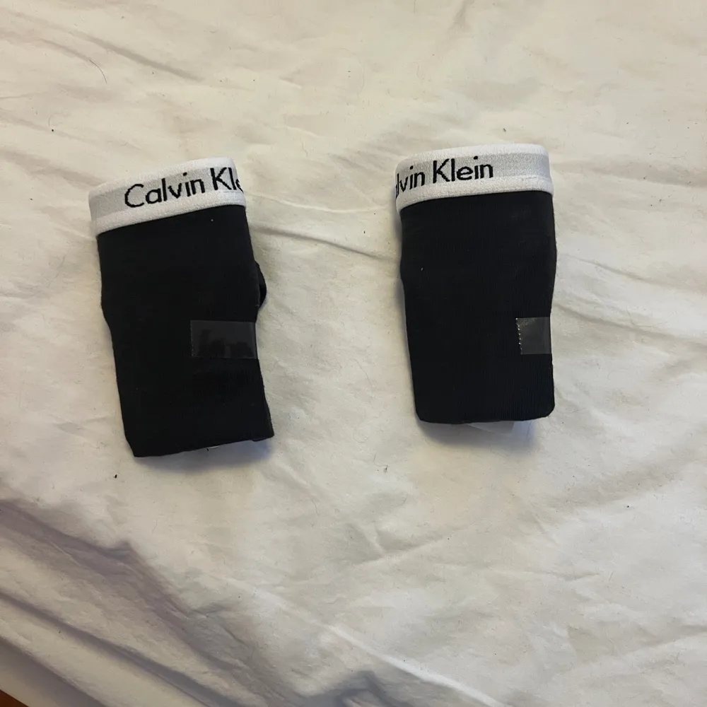 Brand new, never been worn Calvin Klein  black thong X 2. Size medium. . Övrigt.