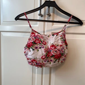 Knytbar blommig topp - Söt blommig topp som knyts i ryggen 