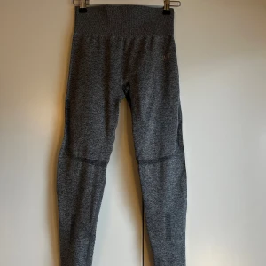 Träningstights - Träningstights från ICIW i storlek M 