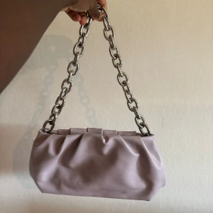 Hand bags  - Hand bags to style with your outfit