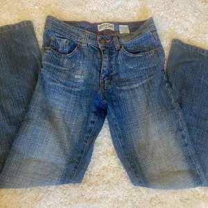 Midwaist flare jeans, sitter som xs. Midja-37 cm, innerbenslängd- 79 cm💗 köpta second hand🥰 