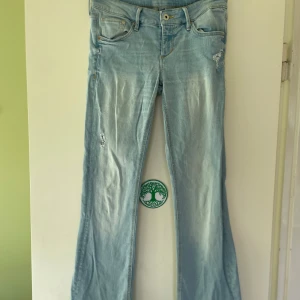 Jeans  - Sitter som en smäck men nu vill dom hitta ett nytt hem