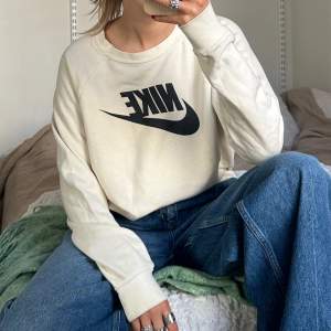 Snygg sweatshirt från Nike, bra skick!