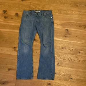 Levis 512 bootcut  - Ett par Levis 512 med bootcut 