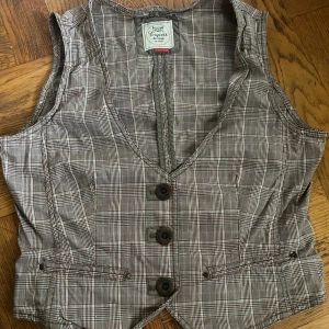 Vintage kostymväst  - Jättefin vintage kostymväst i storlek L men är väldigt små i storlek s-m 