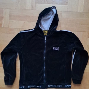 Everlast y2k hoodie - Everlast y2k hoodie storlek s/m  Om du följer är det 10 % av❤️