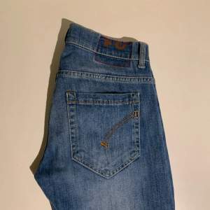 Tjena, säljer mina Dondup Jeans i den trendiga modellen George. Jeansen är knappt använda, cond 9/10. Nypris: 3200kr, hör av er vid minsta intresse//Vilmer