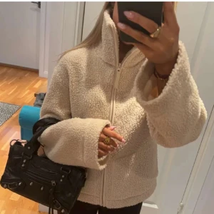 Teddy jacka - Jättefin slutsåld Teddy jacka från hm. Kommer ej till andvändning.💕