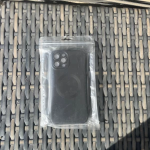 Skal iPhone 12 Pro Max - Nytt oanvänt mobilskal med MagSafe funktion till iPhone 12 Pro Max.