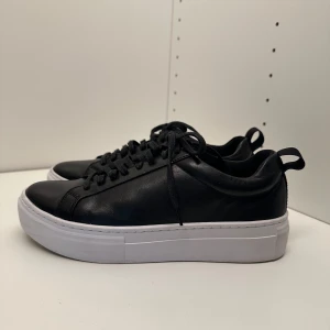 Vagabond sneakers - Vagabond sneakers, använda fåtal gånger. Boxen har jag tyvärr inte kvar. 