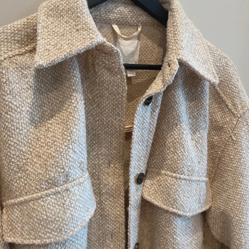 Storlek M(skulle säga att den är mycket oversize) Jackan är i nyskick.. Takit.