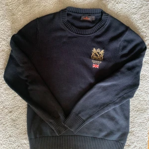 Morris tröja  - Säljer denna riktigt feta morris tröja då den inte kommer till användning lika mycket längre. Den är i ny skick och har noll defekter, vid frågor är det bara att skriva!🙌🏻