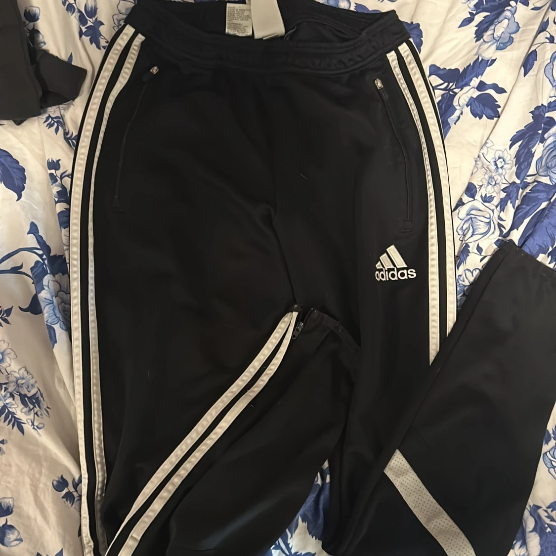 Adidas träningsbyxor