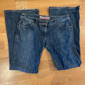 zara jeans - lågmidjade bootcut jeans