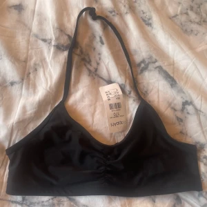 Bikini top Kappahl - Bikini top från Kappahl. Barnstorlek 170, passar även storlek xs.