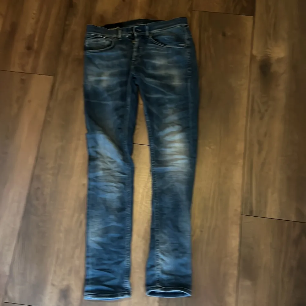 Storlek 29, modell George, riktigt bra skick. Jeans & Byxor.