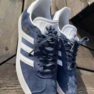 Sommar skor - Mycket fint skick, knappt använd. Nypriset är 1249kr säljer för 700kr