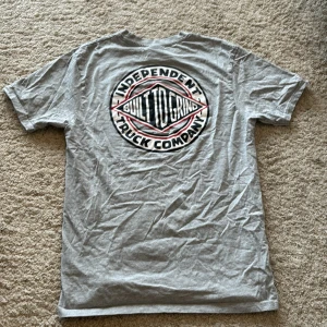 Independent truck T-shirt - Nästan helt ny independent t-shirt