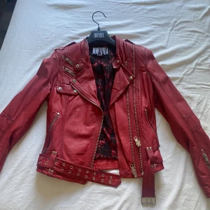 Jofama ny Kenza jacka - Mycket sparsamt använd, finns i Stockholm. Kan skickas mot fraktkostnad 