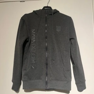 Maya delorez winter hoodie strl xs  - Fin Winter hoodie från maya delorez. Använd men det är inget som syns🥰