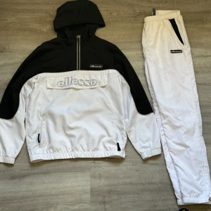 Ellesse dress  - Skriv om du är intresserad!