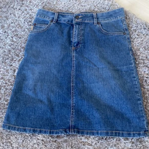 vintage jeanskjol - supersnygg vintage jeanskjol från Flash! Superfint skick, knappt använd 🩷