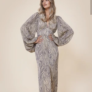 Adoore Postiano - St 40 