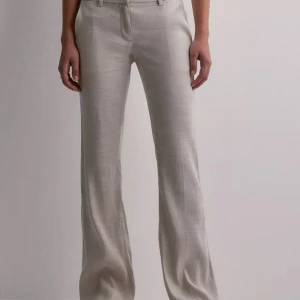 Linnebyxor - Jag säljer mina jätte fina linnebyxor ifrån nelly