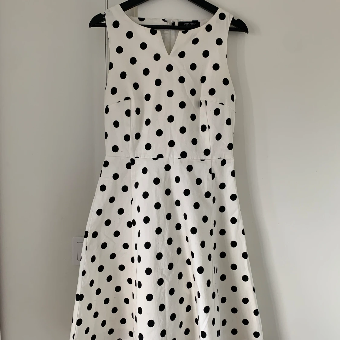 Prickig Klänning, vit klänning 